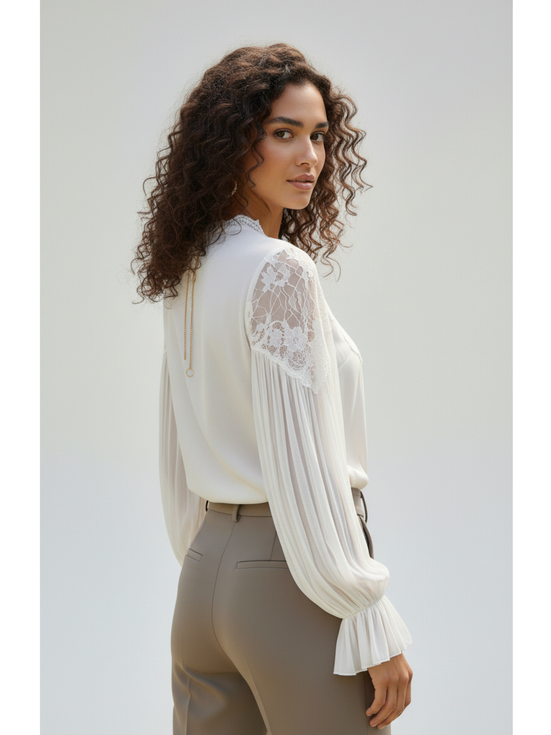 CAROLINA™ | Blusa Encaje Cuello V