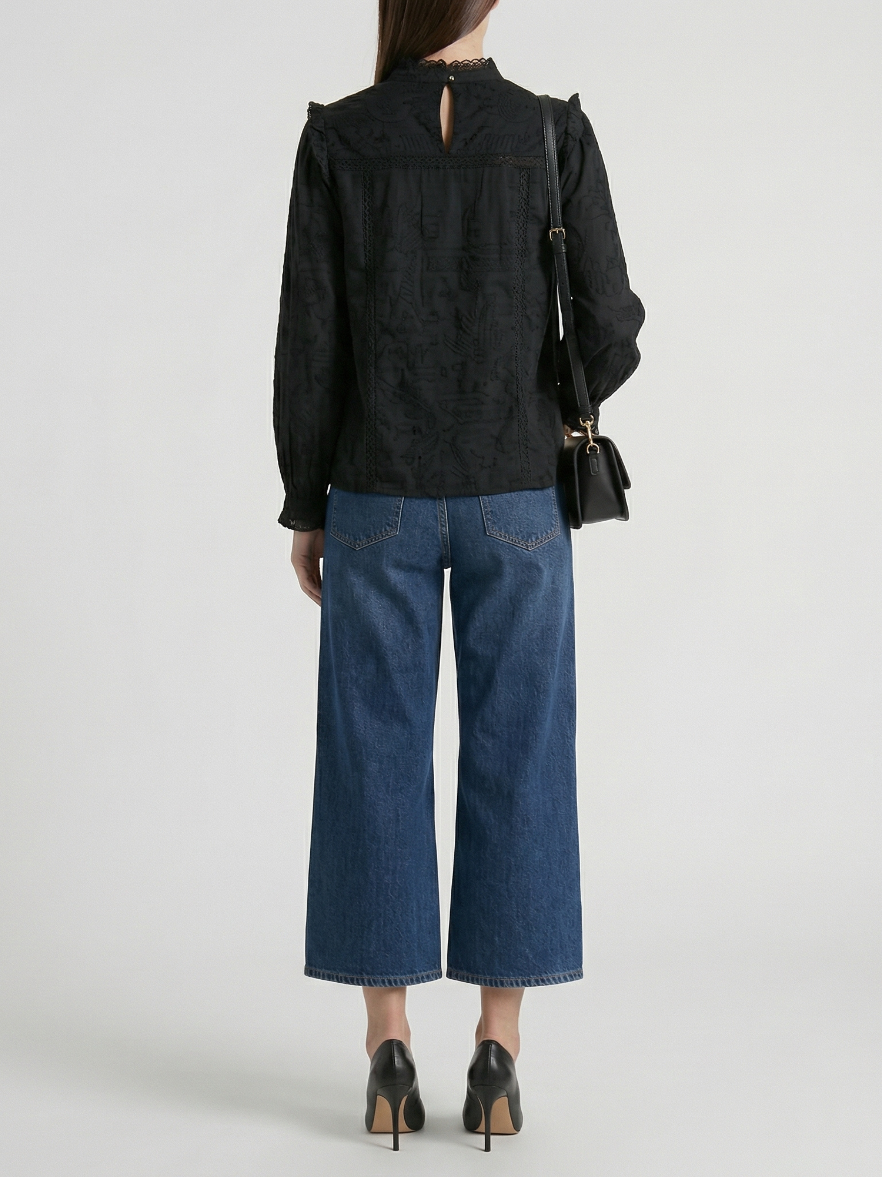 Blusa Valentina™ con volantes negro